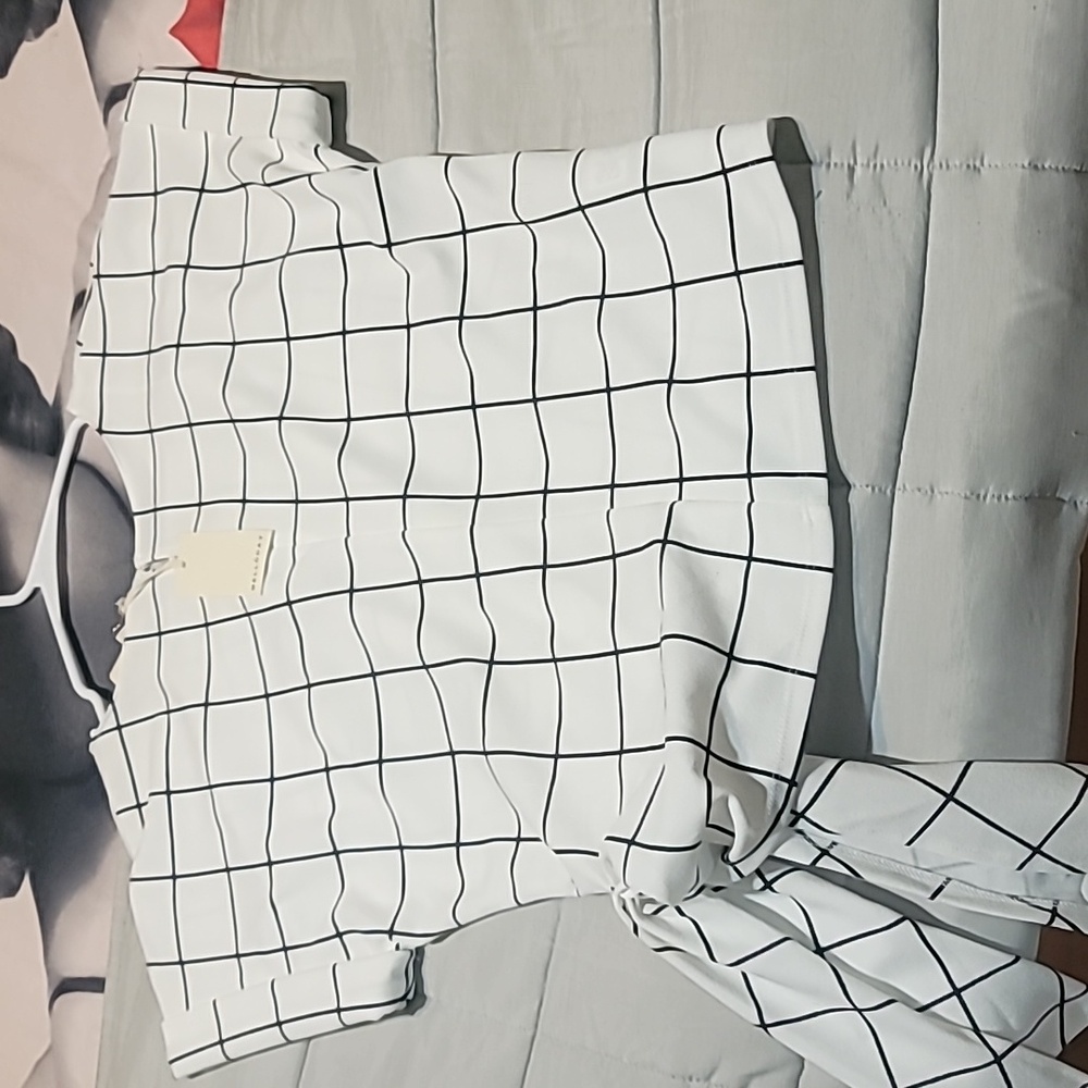 White Grid Pattern Top - Picture 2 of 2